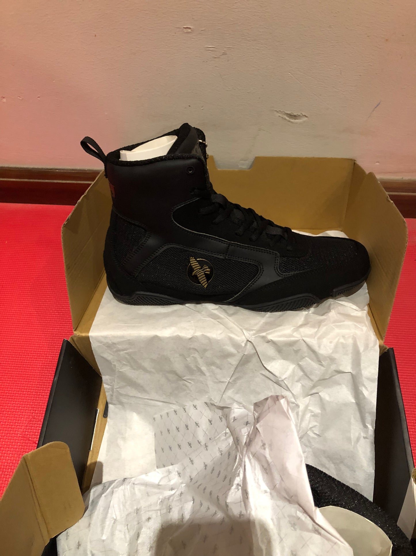 Hayabusa Pro Boxing Boots Black/Gold – Men’s Size 11 (US)